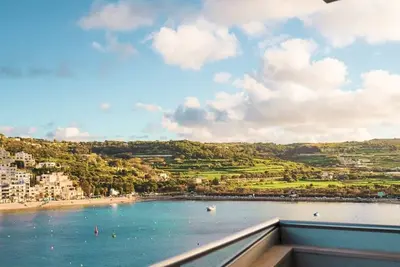 Image de Scenic Modern 3 Bedroom Seaview Apartment