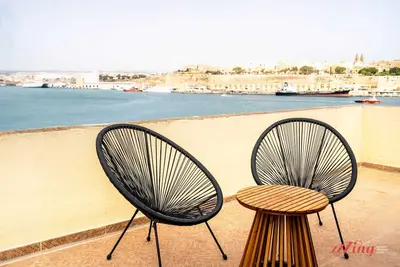 Image de Charming Historic Home with Rooftop Views