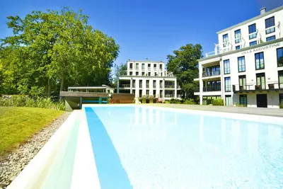 Luxury accommodation \"beach lounge with pool in the middle of a 6000 m² park