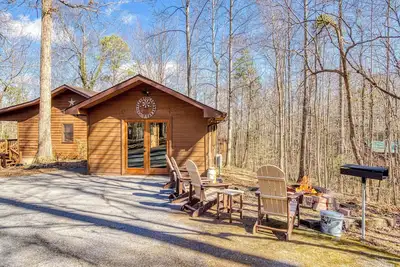 Image de Lumberjack Lodge | Hot Tub, Game Room, Fir Pit