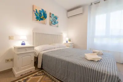 Image de Modern apartment with communal pool near the airport