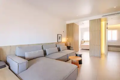 Luxe Levante: Beach and remote working