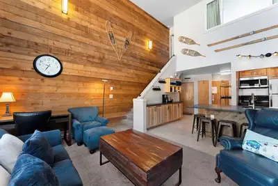 Image de Lakeside Village Condo w/ Gorgeous Lake & Mountain Views; Close to Everything