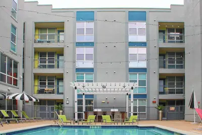 Image de Upstay - Condo w Games, Pool, Gym & Bbq Grill