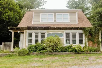 Image de Charming Cottage in Purcellville on 12 Gorgeous Acres with 2 Acre Stocked Pond