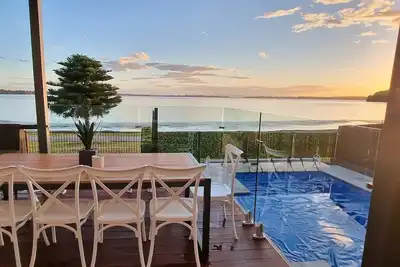 Image de Waterfront Sunset Pool & Kayaks