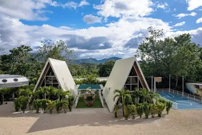 Image de Modern 2 Bedroom A-Frame w/ Loft - Wi-Fi, A/C, Kitchen, Near Beach, Gameroom