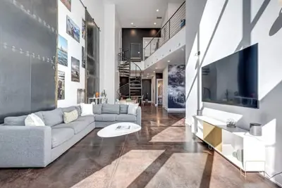 Image de Designer Loft in Fulton Market with Parking