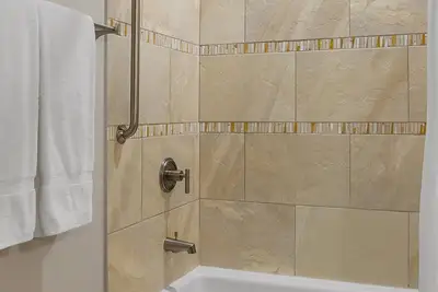 Image de Cozy, Upscale 2-bedroom condo in delightful Avon with WiFi, Ac, fitness room