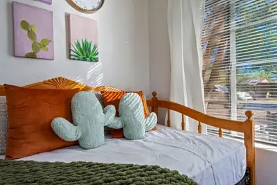 Image de Springtime Oasis! Sun-Kissed 1br Near UofA