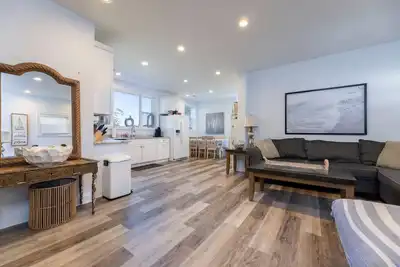 Image de 11 Bedroom Tranquil Waterfront Getaway