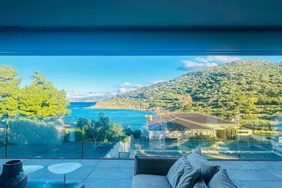 Sublime villa pieds dans l'eau