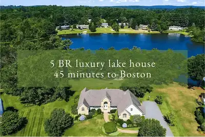 Image de 5br Luxe Lakehouse: Theater, Gym, Spa, Bar, Garage