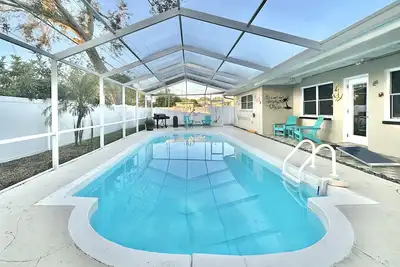 Image de Stylish Home:Huge Heated Pool/Lanai-Ev Charger-Cornhole-Bbq-Near Beach/Park/Cafe