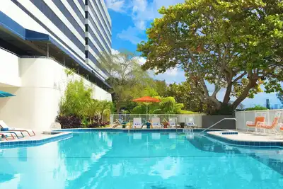Image de 2 Units Perfect for Groups! With Free Breakfast, Outdoor Pool, Pet-friendly!