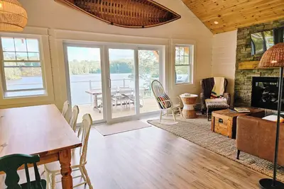 Image de Lakefront Cottage in Muskoka | Sauna & Beach