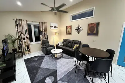 Image de Charming 2-bedroom house in terrific Rochester with WiFi, Ac