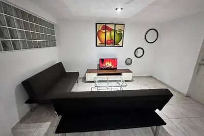 Image de Suite #1b | Near Mex-Qro. highway.