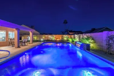 Image de Family Oasis, Htd Pool, Spa, Fire Pit, Games! \n\n