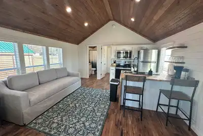 Image de Cozy 101 Cabin 1 bdrm on Smith Lake Located beside Smith Lake Park Boat Ramp