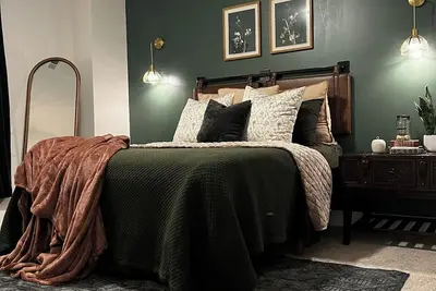 Image de Upstairs suite in new-construction townhome