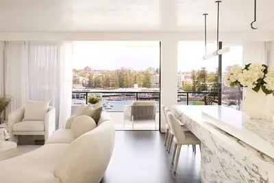 Image de Manly Chic - Discover the pinnacle of luxury living in this exquisite top-floor apartment in Manly.