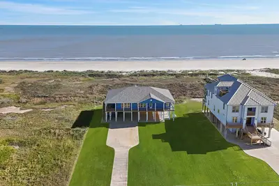 Image de Shoreline Sanctuary - Seahorse Beachfront on 2 lots w/ Elevator & Cabana Service