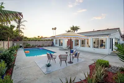 Image de Gorgeous Pool Home for Families in Fountain Valley