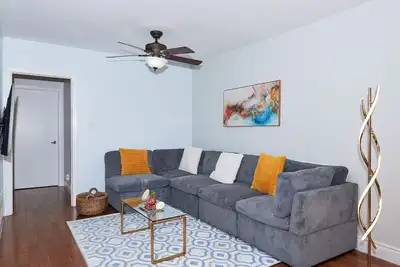 Image de Modern Haven: King Size Bed & Own Parking