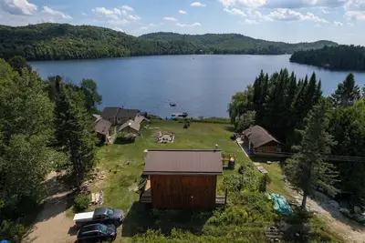 Image de Epinette 3 Br Chalet on the Lake | Gracefield