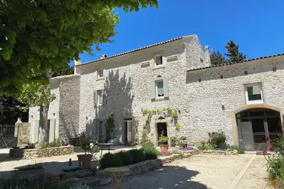 Image de Authentique Mas provençal avec piscine privée  à 5 mn de Grignan