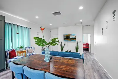 Image de Charming Garden Grove Retreat with Modern Comforts