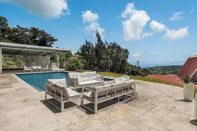 Image de Rustic Chalet El Yunque Puerto Rico - Huge pool, Majestic Views, Fully Private!