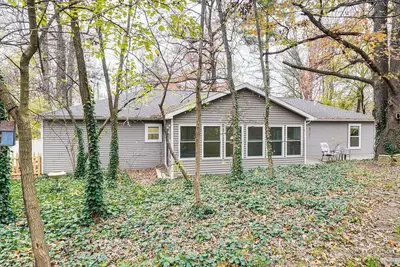Image de 1 Mi to Dtwn Newburgh: Quiet Home w/ Yard!