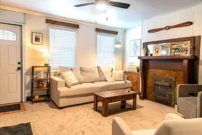 Image de Cozy & Charming 2br/3bd Home