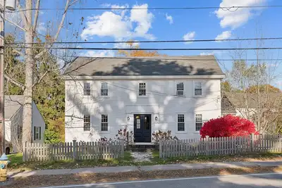 Image de Coastal Farmhouse Near Dock Square!