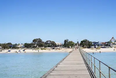 Image de Dundas Five - 2-Bedroom Getaway