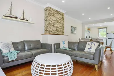 Image de Dundas Six - 2-Bedroom Getaway