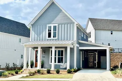 Image de Golding Station - 3 King Suites + Screened Porch!