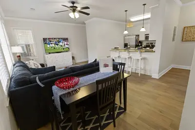 Image de Walk to Campus! Close to The Square!