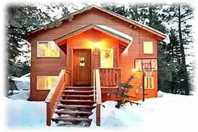 Image de Updated Tahoma Chalet w/ Hot Tub!