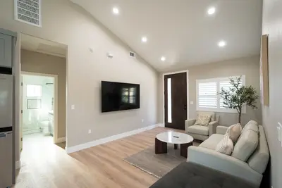 Image de Stanton Haven: Stylish and Cozy Home