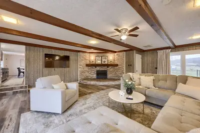 Image de The White Rambler |Sleeps 10 |Game Room