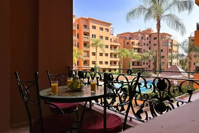 Image de Calme et cozy avec piscine