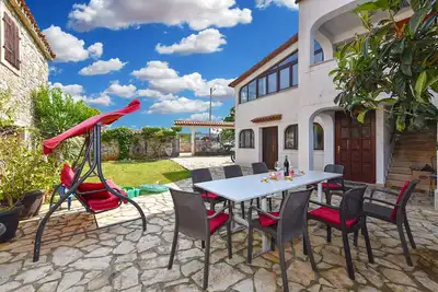 Image de Apartment 2369/135676 (Istria - Barbariga), 800m from the beach