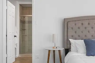 Image de Spacious Home with Pool & Ev Charger Near Airport