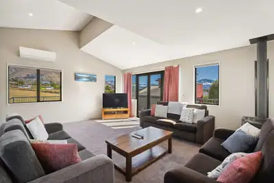 Image de King Of The Hill | Four-bedroom Home