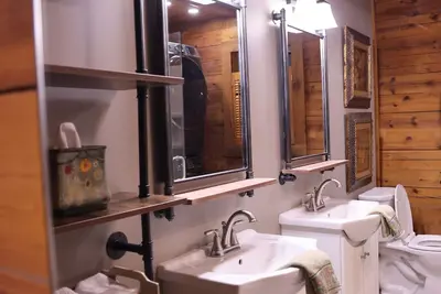 Image de Great 3 Bedroom Log House in Amish Country