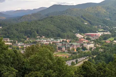 Image de 2 Bedroom Apartment overlooks Wcu and Cullowhee Nc with hot tub and the view wow