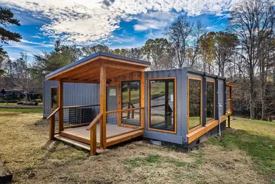 Image de Riverside Container! Hot Tub, Fire Pit, Pet Friendly, River Access!